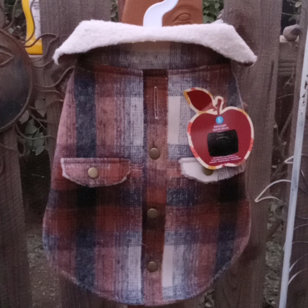 Dog apparel for harvest or anytime size Small new with tags.
